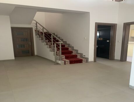 Duplex à louer au Point E