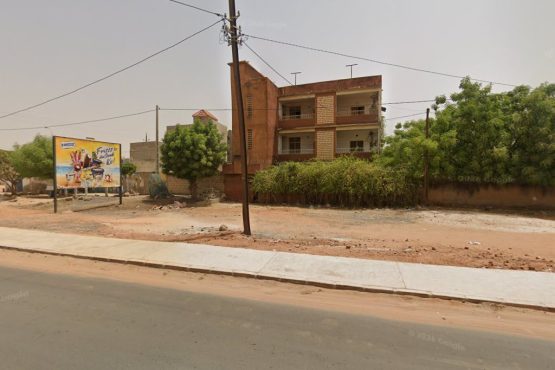 Immeuble R+2 à rénover à Taba Ngoye, Kaolack – 300 m²