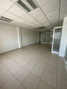 Plateaux de bureaux cloisonnés 210 m² à louer – Mermoz (Stèle), Dakar