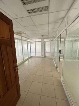Plateaux de bureaux cloisonnés 210 m² à louer – Mermoz (Stèle), Dakar