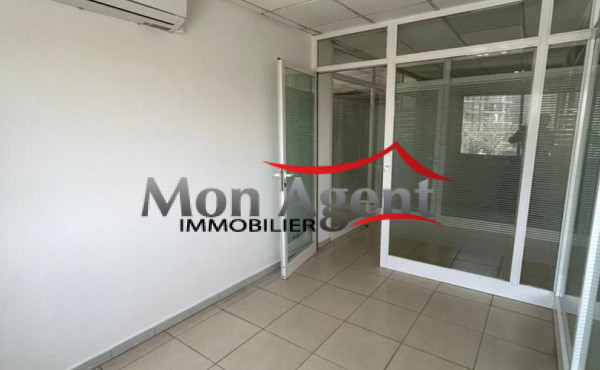 Plateaux de bureaux cloisonnés 210 m² à louer – Mermoz (Stèle), Dakar