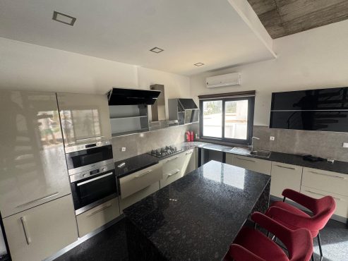 Duplex avec grand terrasse à louer aux Almadie corniche