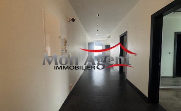 Duplex avec grand terrasse à louer aux Almadie corniche