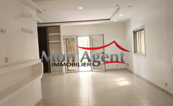 Villa 4 chambres à louer — Mermoz, Dakar