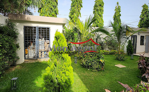Villa 5 chambres avec piscine à louer — Les Mamelles, Dakar