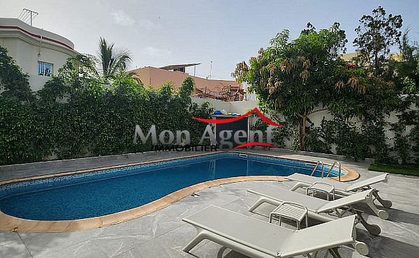 Villa 5 chambres avec piscine à louer — Les Mamelles, Dakar