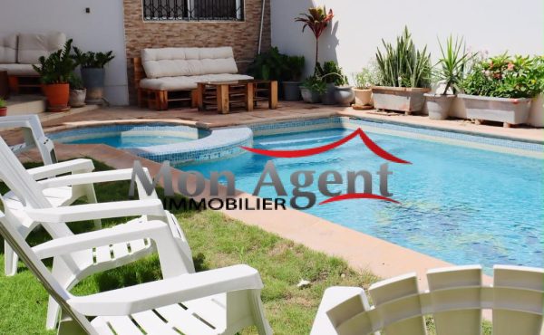 Villa R+2 avec piscine à louer — Almadies, Dakar