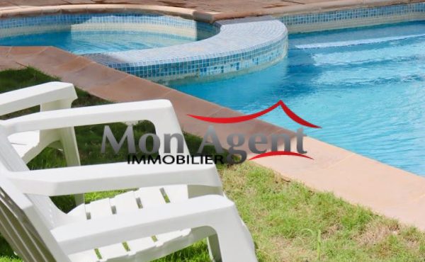 Villa R+2 avec piscine à louer — Almadies, Dakar