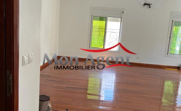 Villa R+2 8 chambres avec piscine à louer — Almadies, Dakar