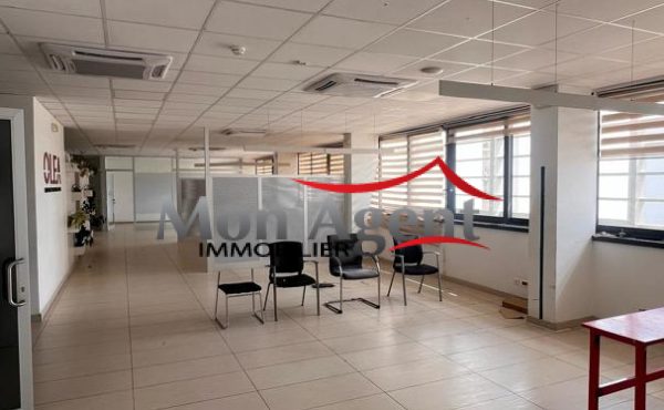 Plateau de bureau 465 m² à louer — Immeuble FOCUS ONE, Point E, Dakar
