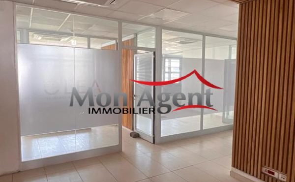 Plateau de bureau 465 m² à louer — Immeuble FOCUS ONE, Point E, Dakar