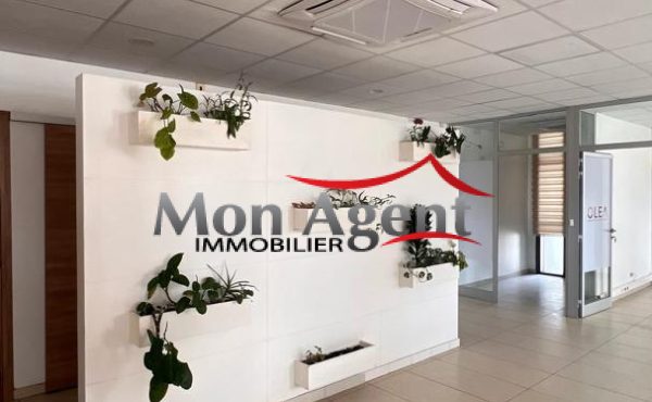 Plateau de bureau 465 m² à louer — Immeuble FOCUS ONE, Point E, Dakar