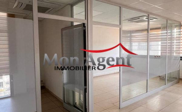 Plateau de bureau 465 m² à louer — Immeuble FOCUS ONE, Point E, Dakar