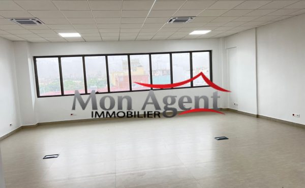Plateau de bureau 500 m² à louer — Corniche Ouest (Fann Hock), Dakar
