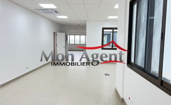 Plateau de bureau 500 m² à louer — Corniche Ouest (Fann Hock), Dakar