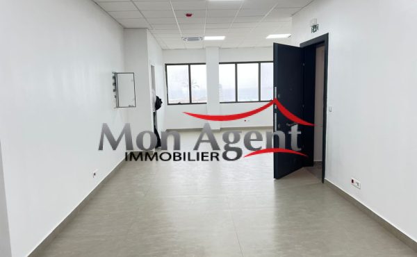 Plateau de bureau 500 m² à louer — Corniche Ouest (Fann Hock), Dakar
