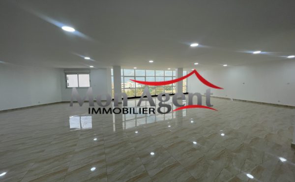 Plateau de bureau 738 m² à louer — Mermoz (immeuble Bassirou Mbacké), Dakar