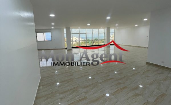 Plateau de bureau 738 m² à louer — Mermoz (immeuble Bassirou Mbacké), Dakar