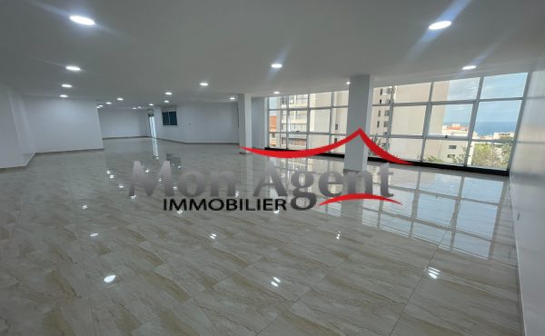 Plateau de bureau 738 m² à louer — Mermoz (immeuble Bassirou Mbacké), Dakar