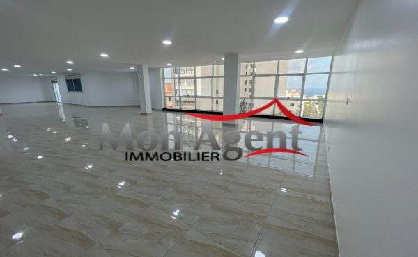 Plateau de bureau 738 m² à louer — Mermoz (immeuble Bassirou Mbacké), Dakar