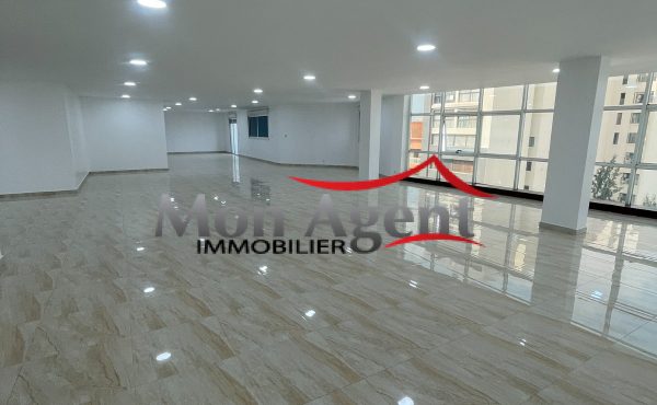 Plateau de bureau 738 m² à louer — Mermoz (immeuble Bassirou Mbacké), Dakar