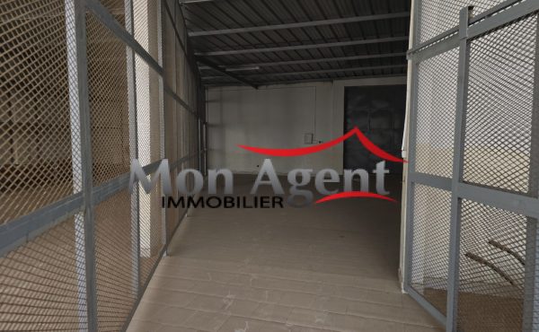 Hangar avec bureau et cour sécurisée à louer — Ngor Almadies, Dakar