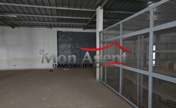 Hangar avec bureau et cour sécurisée à louer — Ngor Almadies, Dakar