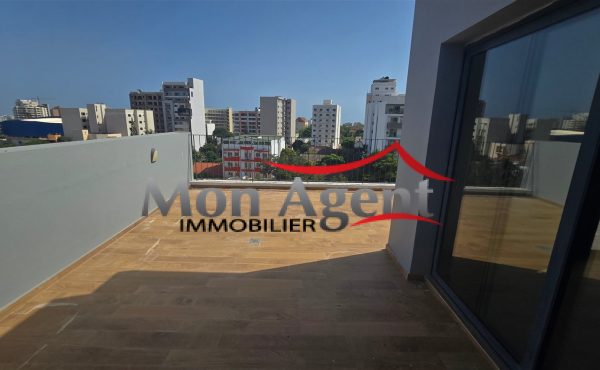 Immeuble de bureaux R+6 à louer — Point E, Dakar (1 300 m², 65 postes)