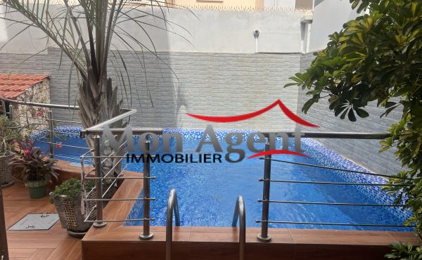 Villa avec piscine à vendre — Golf de Cambérène, Dakar (288 m², 4 chambres)