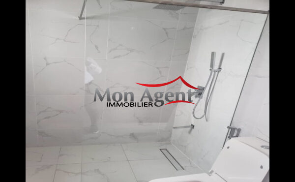 Appartement en location Point E